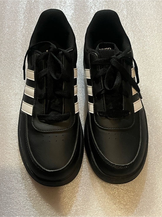 adidas Other - Kids Breaknet Athletic Court Sneakers with White Stripes Size 4 NWOT